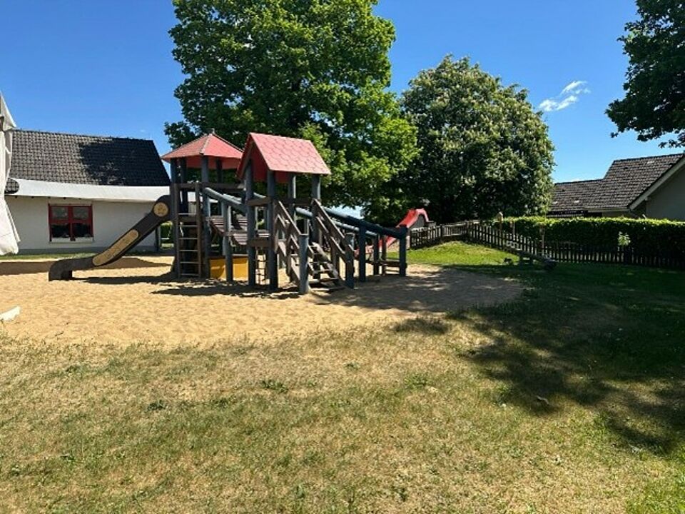 Klettergerüst auf dem Außengelände des Kindergarten Sonnenland Rückseite