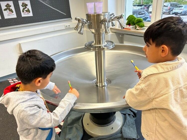 Neuer Zahnputzbrunnen im DRK-Familienzentrum Sternenland