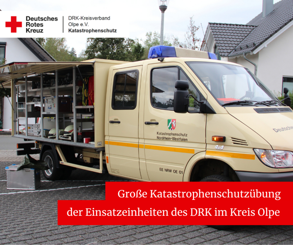 Große Katastrophenschutzübung Fahrzeug des DRK-Katastrophenschutzes mit offener Klappe