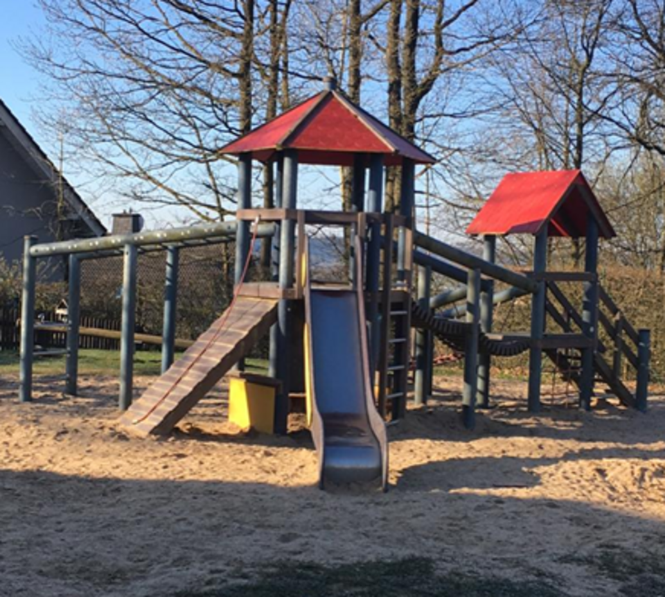Klettergerüst auf dem Außengelände des Kindergarten Sonnenland
