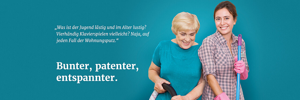 Hauswirtschaftliche Hilfen - Fachkraft hilft Seniorin beim Hausputz